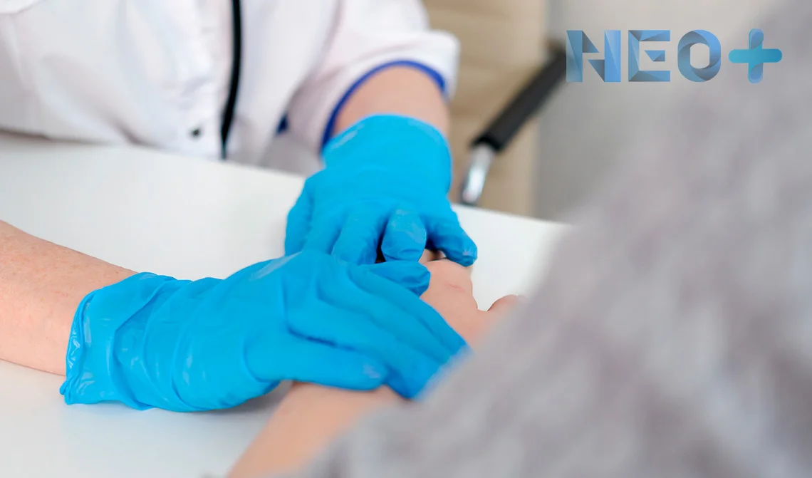 пациент на консультации с врачом